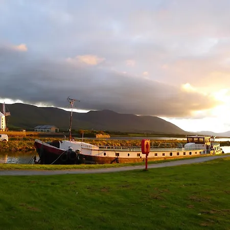 ゲストハウス Keanes Of Curraheen, Bar, Restaurant & 3*