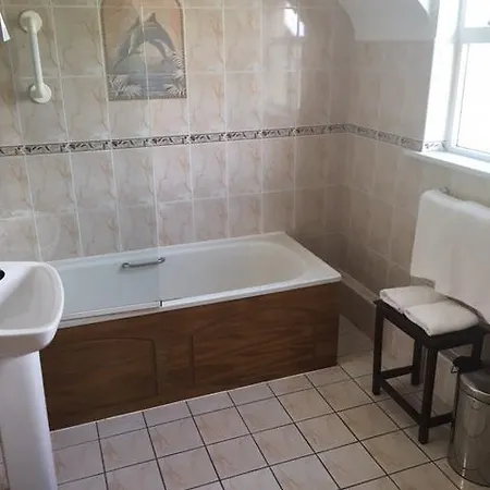 Keanes Of Curraheen, Bar, Restaurant & ゲストハウス トラリー